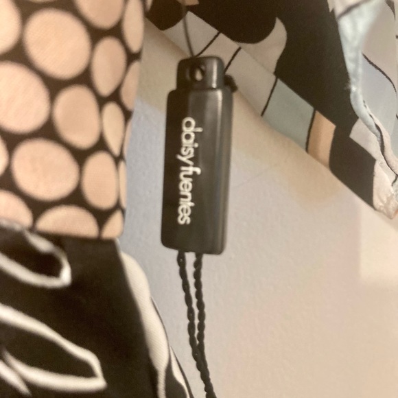 DAISY FUENTES BLOUSE - Picture 3 of 9